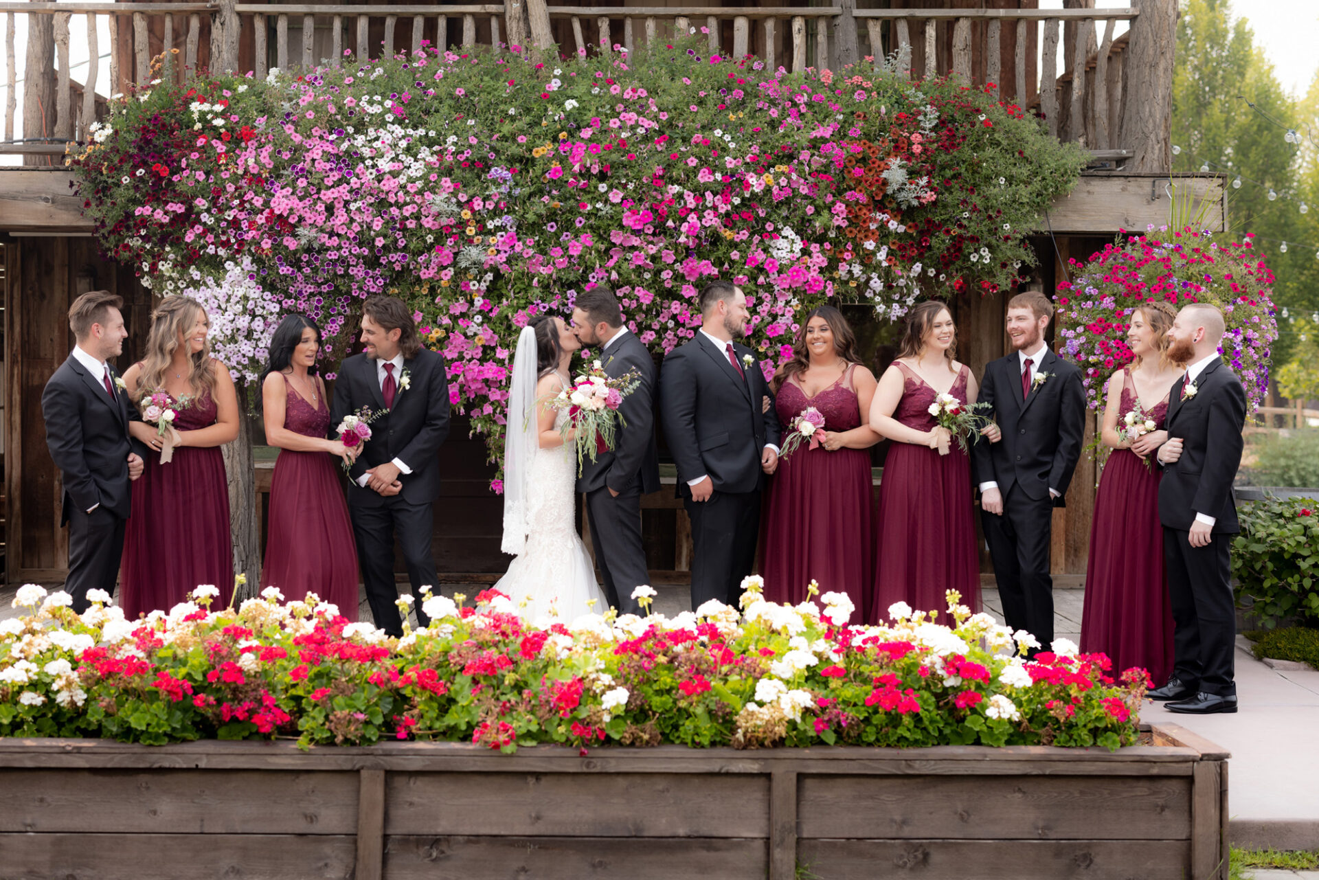 The newlyweds with their bridesmaids and groomsmen